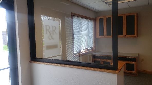 1,422 SF